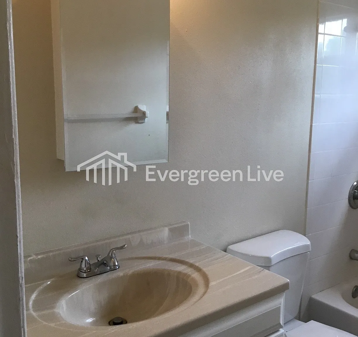 3 bed, 1.0 bath, 1556 sqft, $1,945 — Photo 4