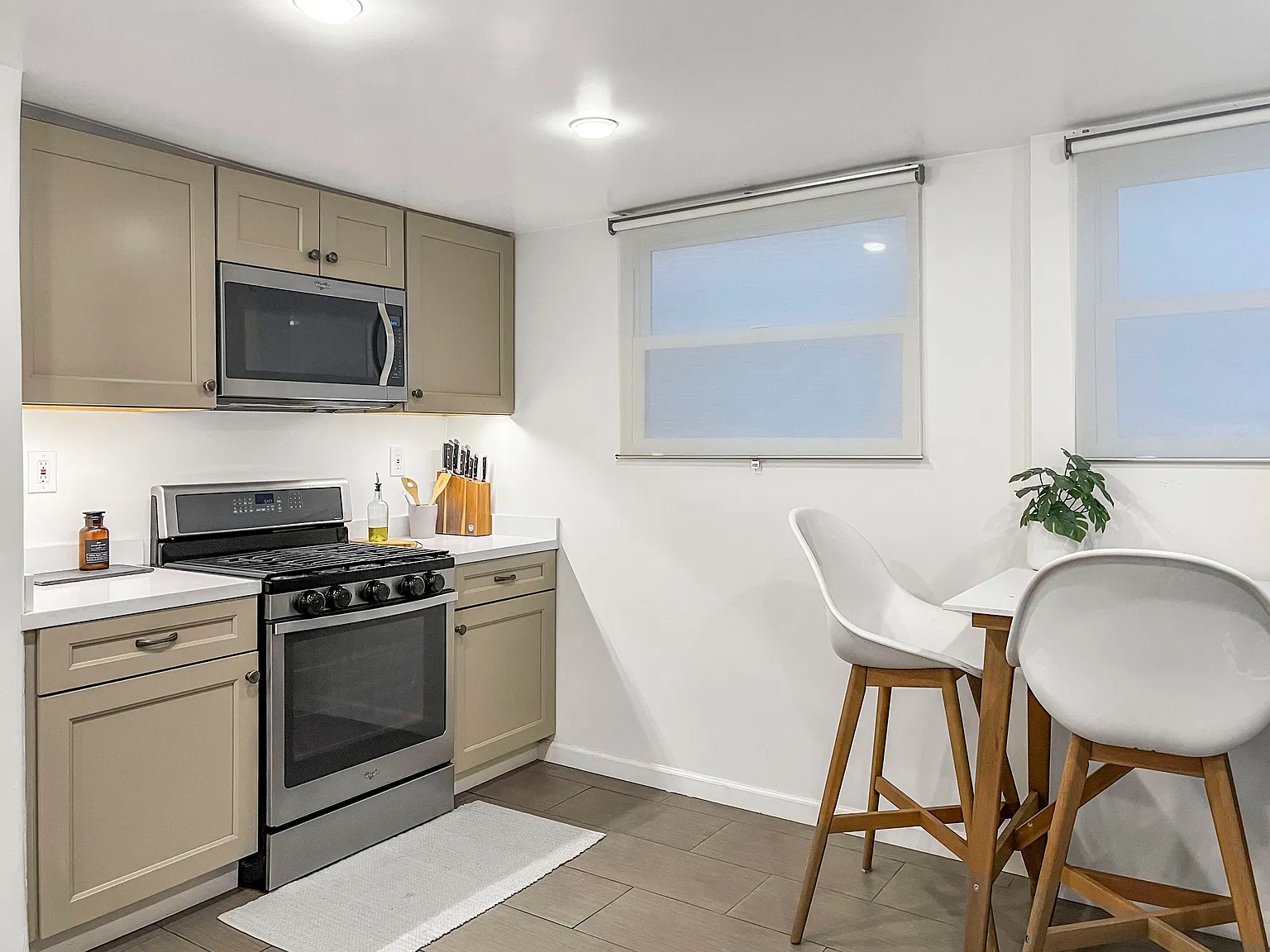 2 bed, 850 sqft, $4,500 — Photo 4