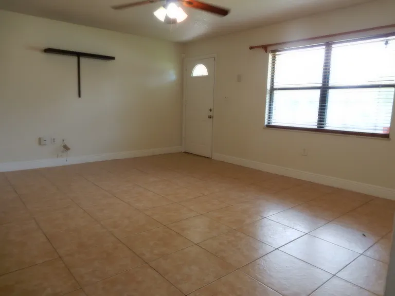 3719 Pembrook Dr — Photo 2