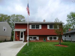 436 N Ridgemoor Ave, Mundelein, IL 60060