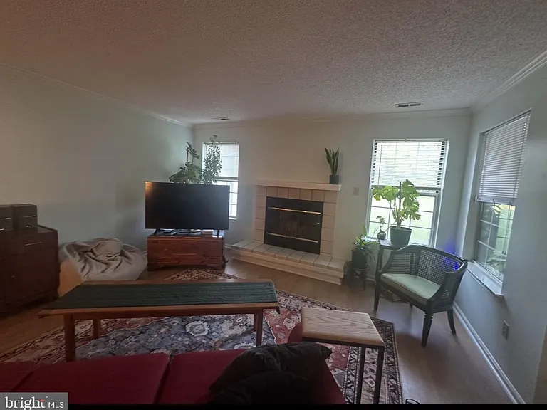 909 Eagles Chase Dr — Photo 5