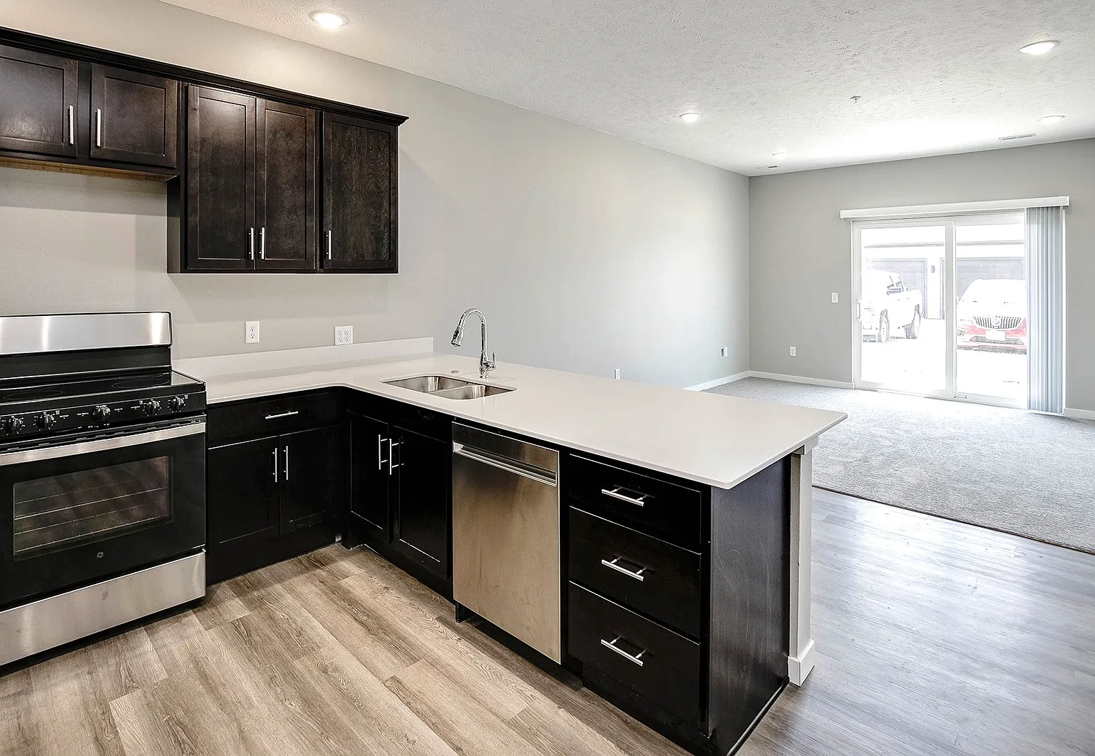 Cross Creek Apartments — Photo 3