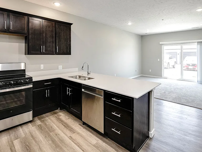 Cross Creek Apartments — Photo 3