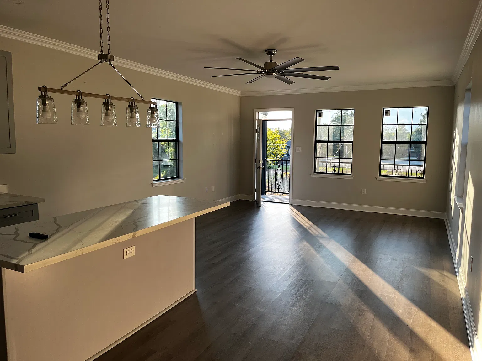 3 bed, 1200 sqft, $1,950 — Photo 2
