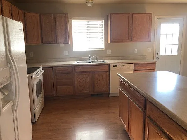 Coming Soon Recently Remodeled 3 Bedroom 2.5 Bathroom! — Photo 4
