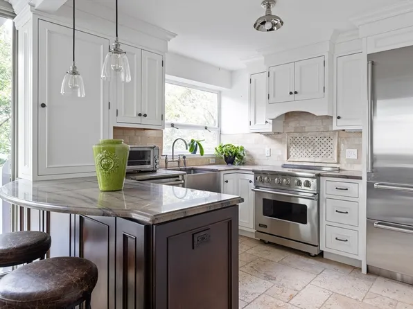 70 Park St APT 64, Brookline, MA 02446