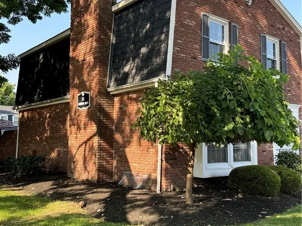 55 Oakbrook Dr APT J, Buffalo, NY 14221