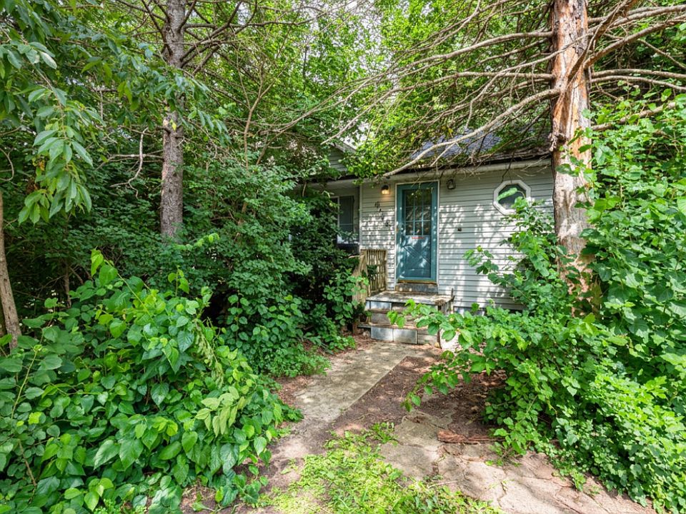 1st image of 414 N 3rd Ave