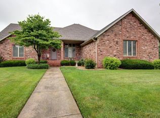 2166 S Pin Oak Dr, Springfield, MO 65809
