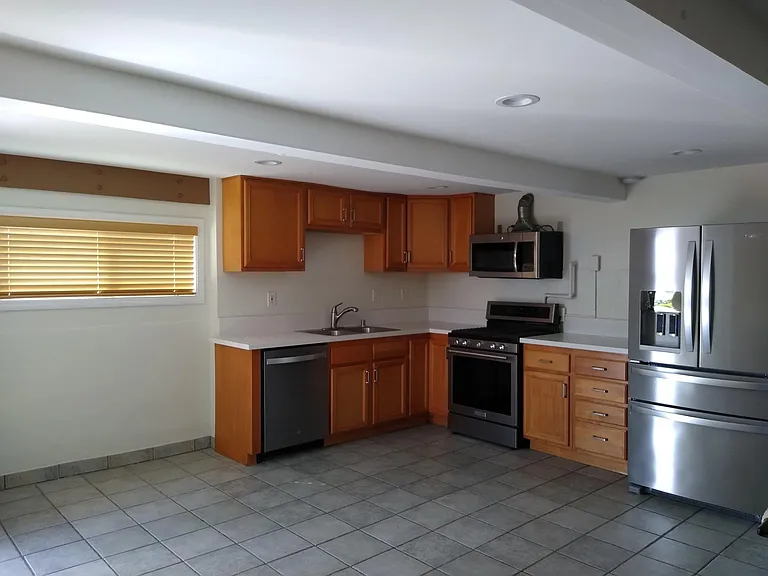 1562 Linwood St — Photo 13