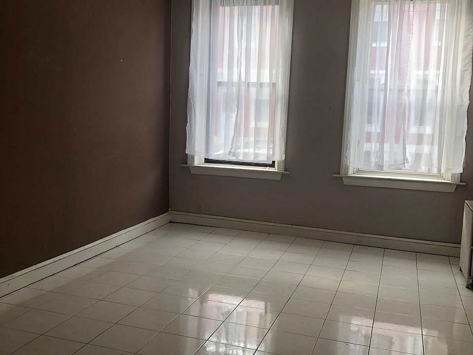 1st image of 535 Dickinson St Floor 1