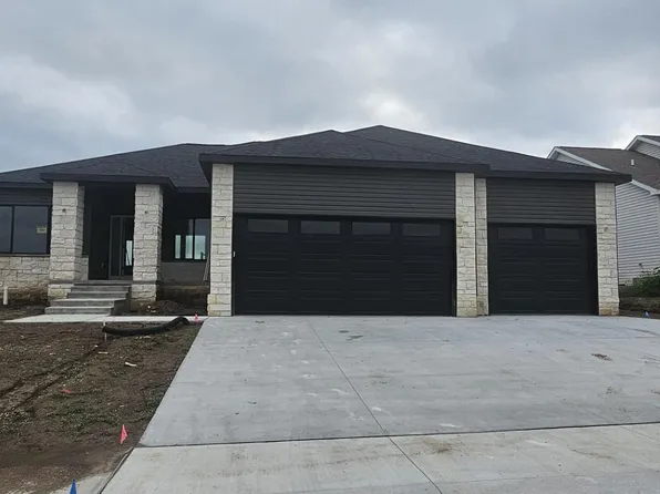 9011 Castle Pine Dr, Lincoln, NE 68516