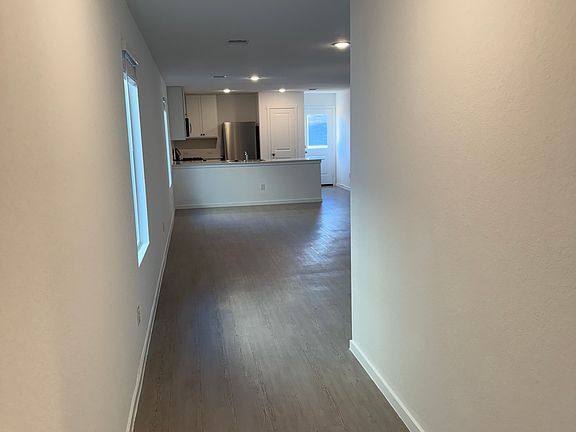 3rd image of 216 Ottawa Way