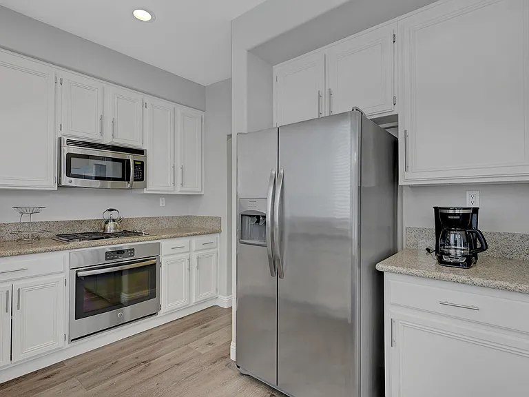 2239 Le Conte Ave — Photo 18