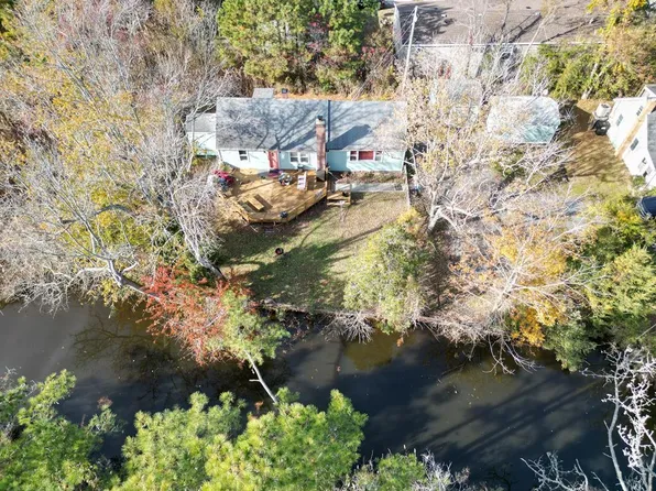 4221 Filmore St, Chincoteague Island, VA 23336