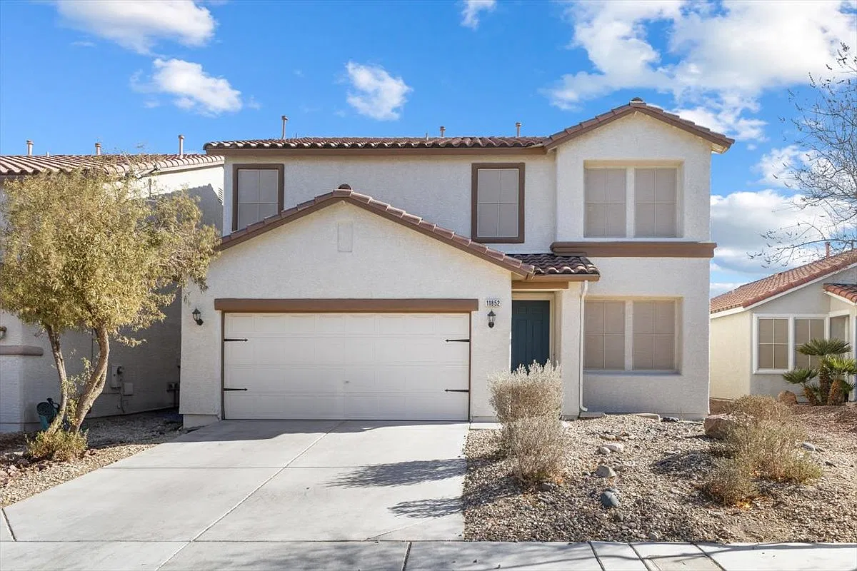 5 bed, 2774 sqft, $3,025 — Photo 1