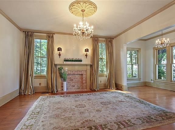 4th image of 31 Fontainebleau Dr
