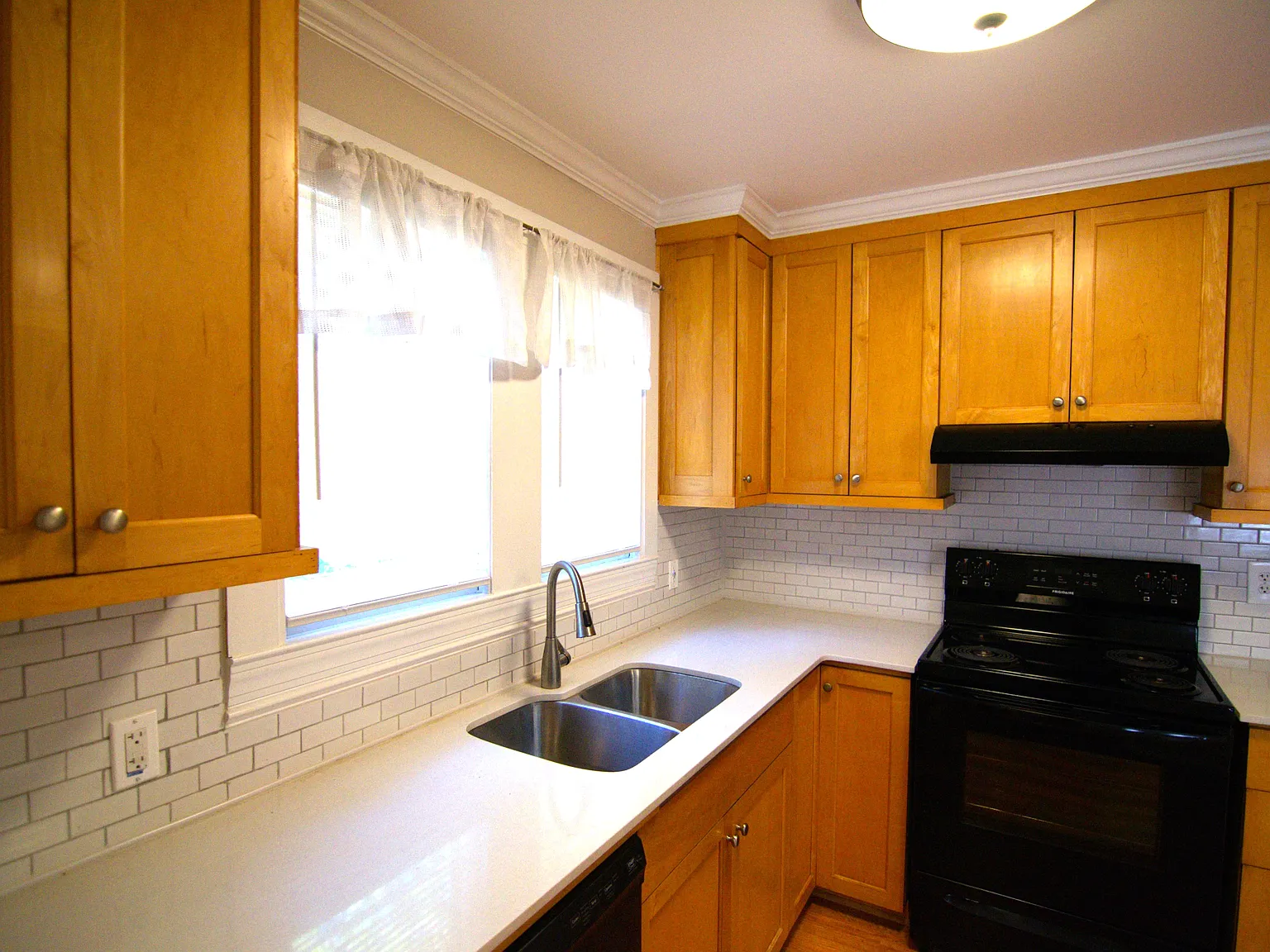 2 bed, 1000 sqft, $1,350 — Photo 2