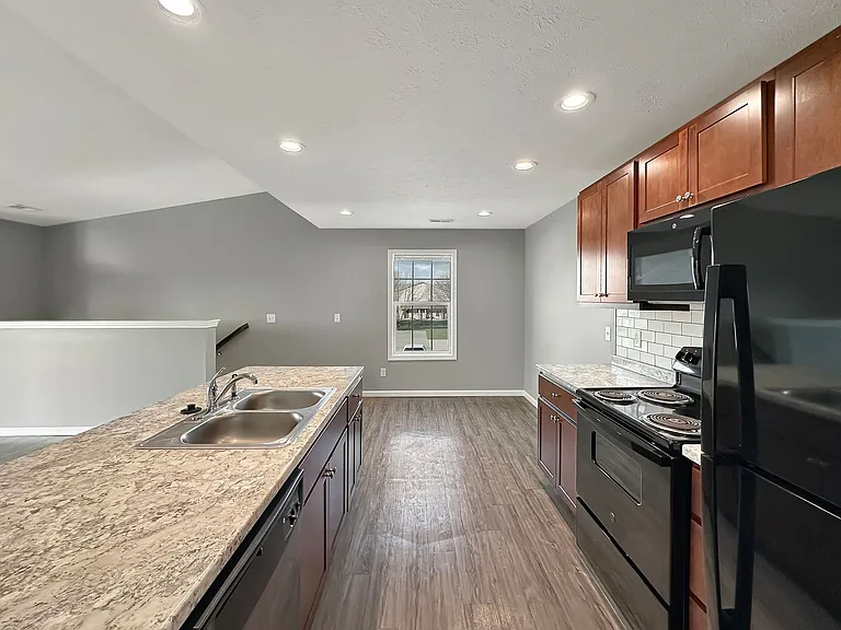 2303 N Broadway St — Photo 57