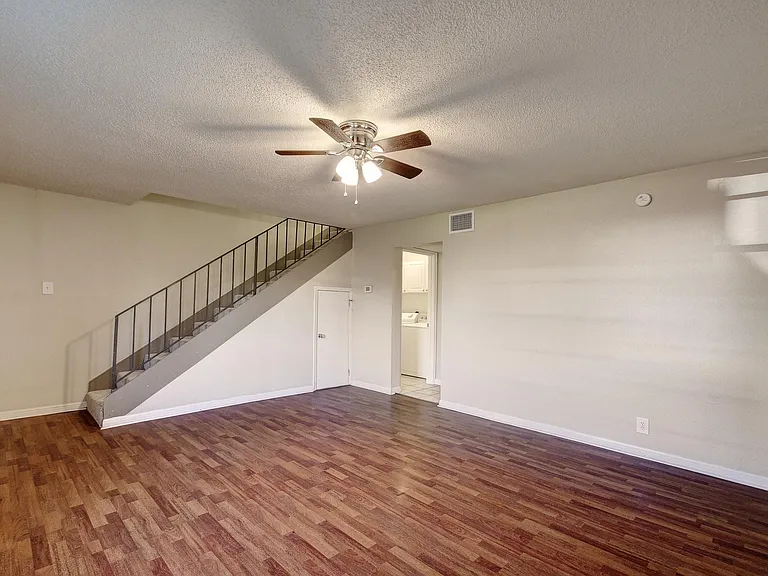 1704 E M Franklin Ave #C — Photo 4