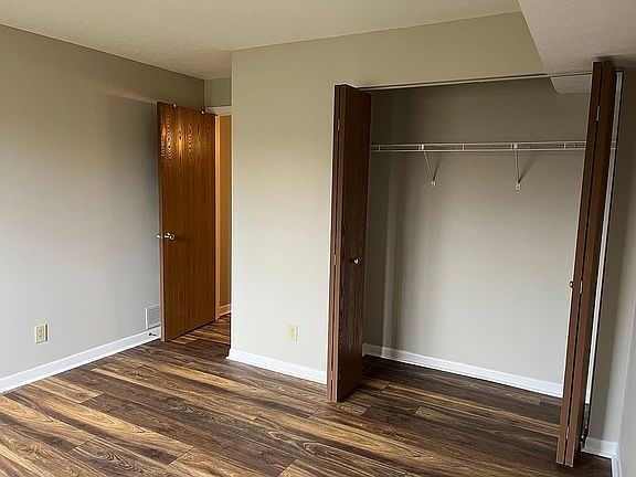 3rd image of 5977 Meadowcreek Dr #12