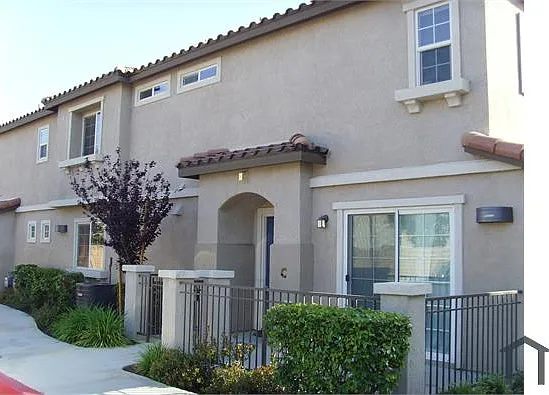 25816 Iris Ave — Photo 4