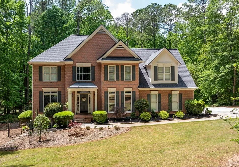 205 Woodcreek Ln