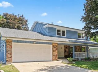 2311 Mayflower Dr, Aurora, IL 60506