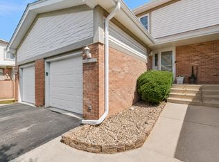 15931 Blackwater Ct, Tinley Park, IL 60477