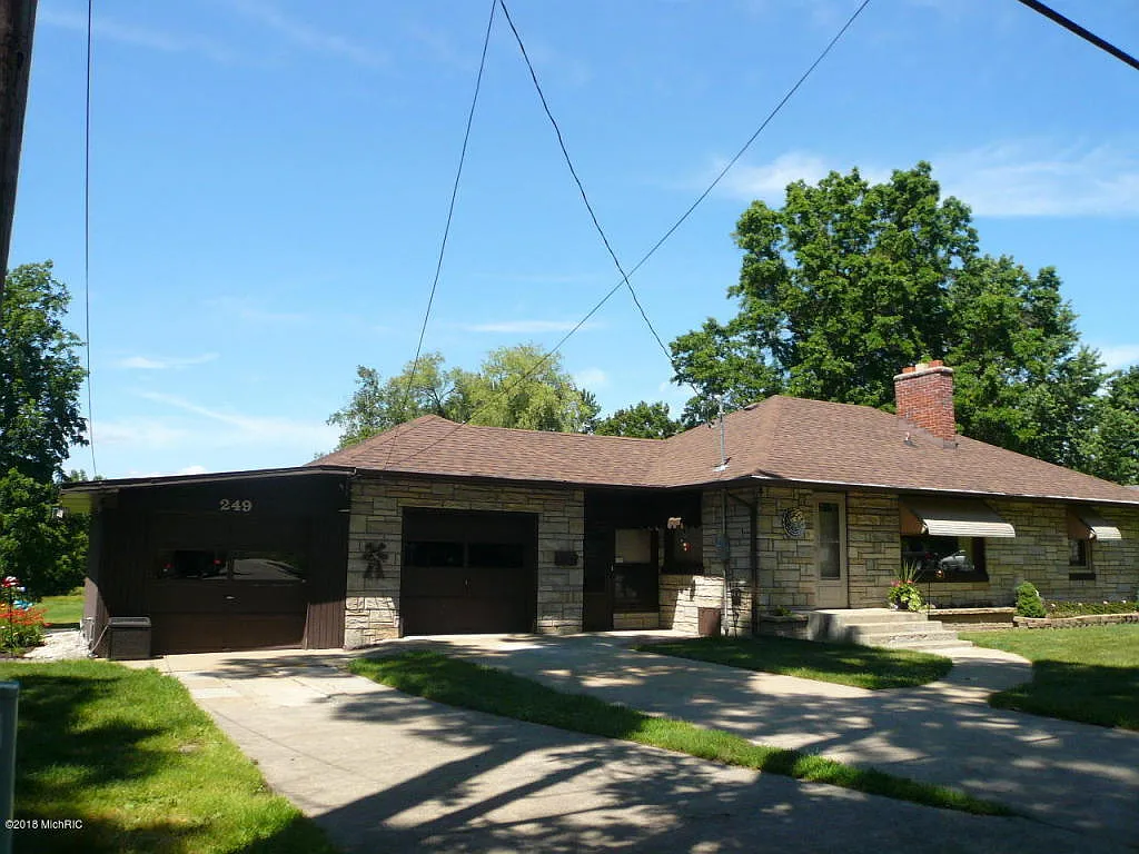 249 E Main St photo 1