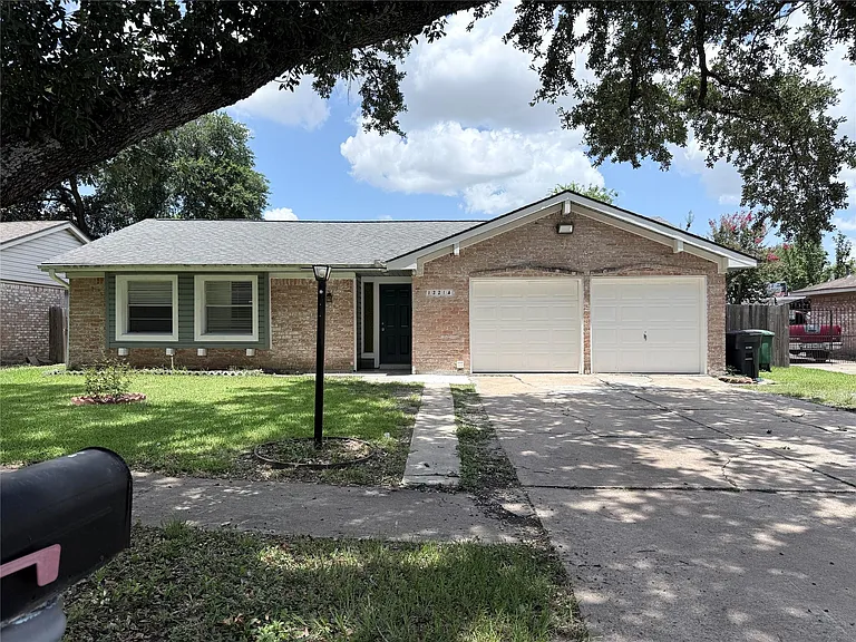 12214 Corona Ln — Photo 3