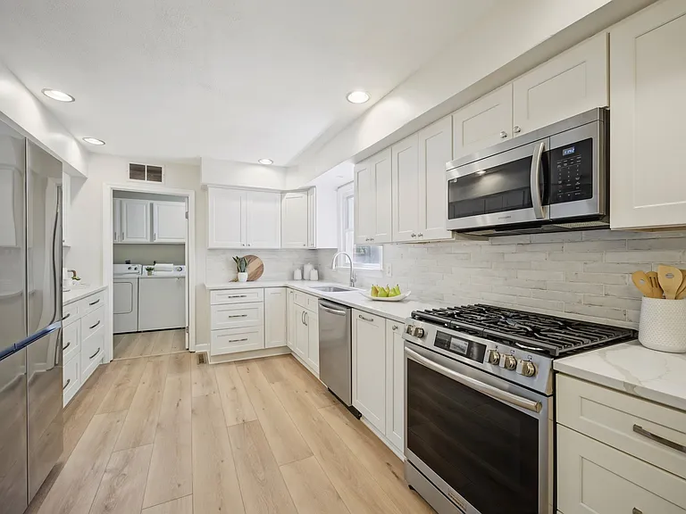 724 Yorkshire Dr — Photo 21