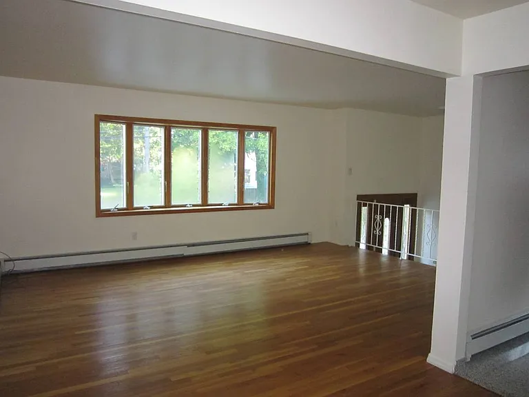 Maple St — Photo 1