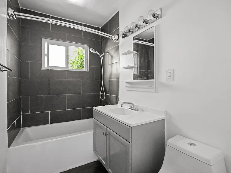 1321 W 36th Pl — Photo 39