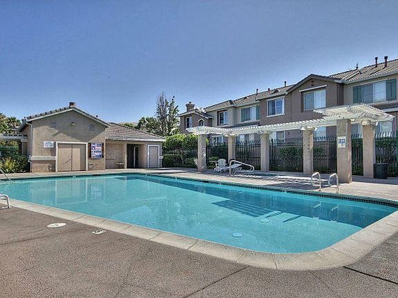 2nd image of 3590 Jasmine Cir