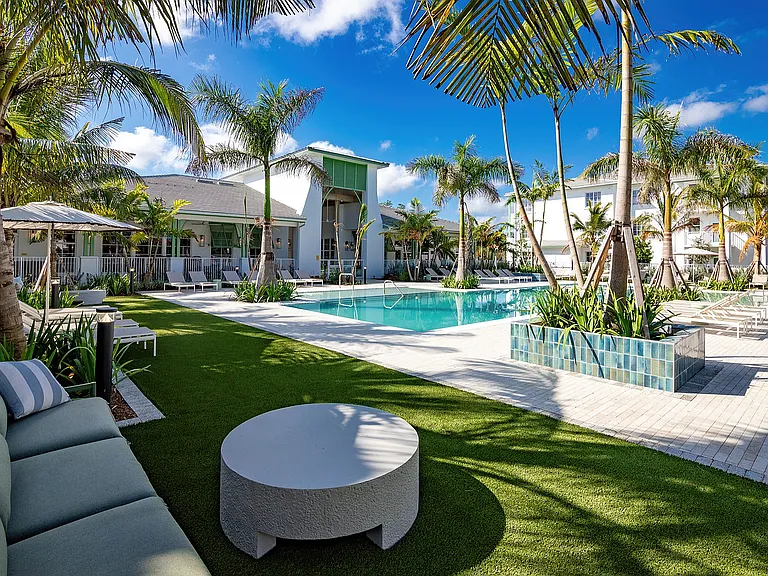Marlowe Naples — Photo 16
