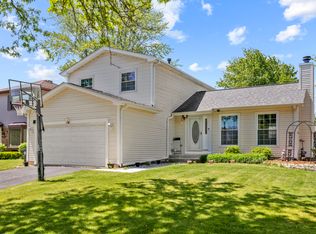 898 Debra Ln, Elk Grove Village, IL 60007