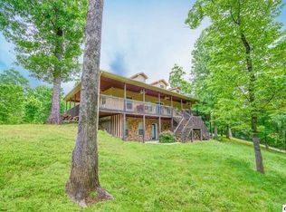 306 White Cap Ln, Pigeon Forge, TN 37863