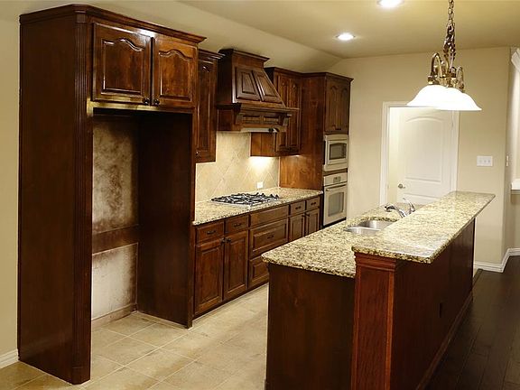 5th image of 1204 Eastbrook Dr