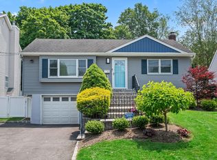 30 Chestnut St, Huntington, NY 11743