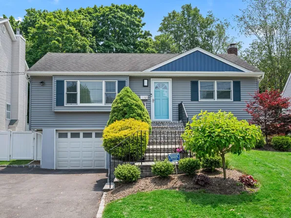 30 Chestnut Street, Huntington, NY 11743