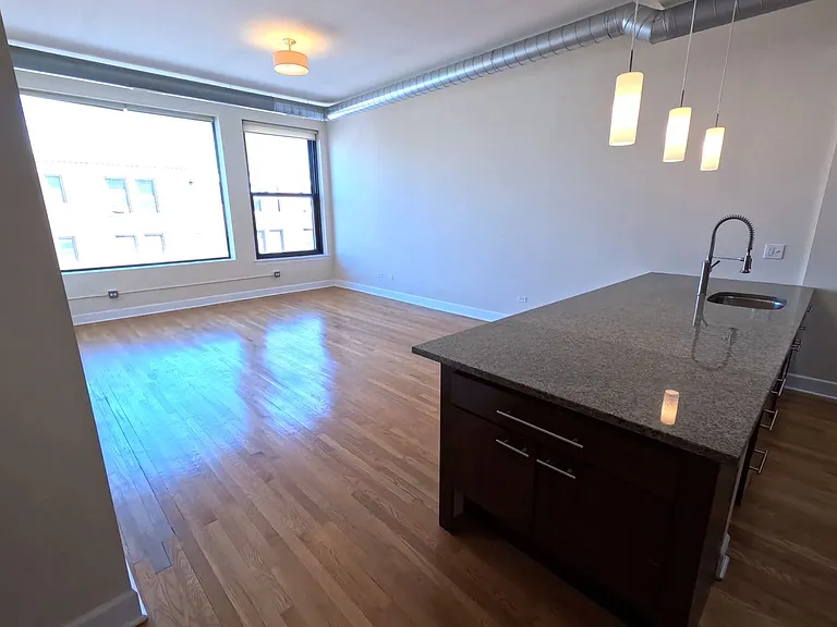 2764 N Milwaukee Ave — Photo 10
