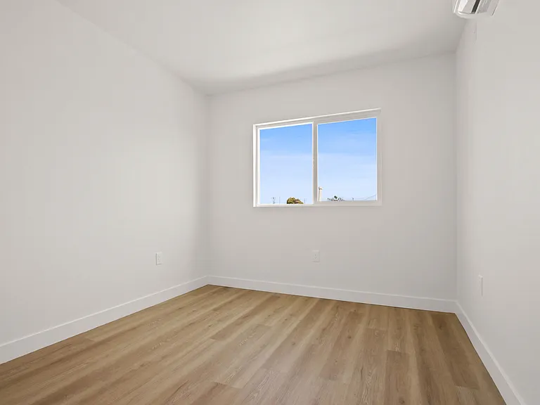 1047 Alamitos Ave — Photo 7