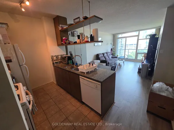 35 Mariner Ter, Toronto, ON