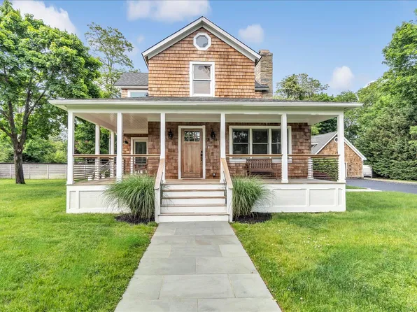 7 Halsey Avenue, East Quogue, NY 11942