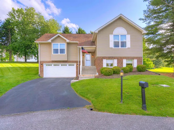 208 Glen View Ln, Radford, VA 24141