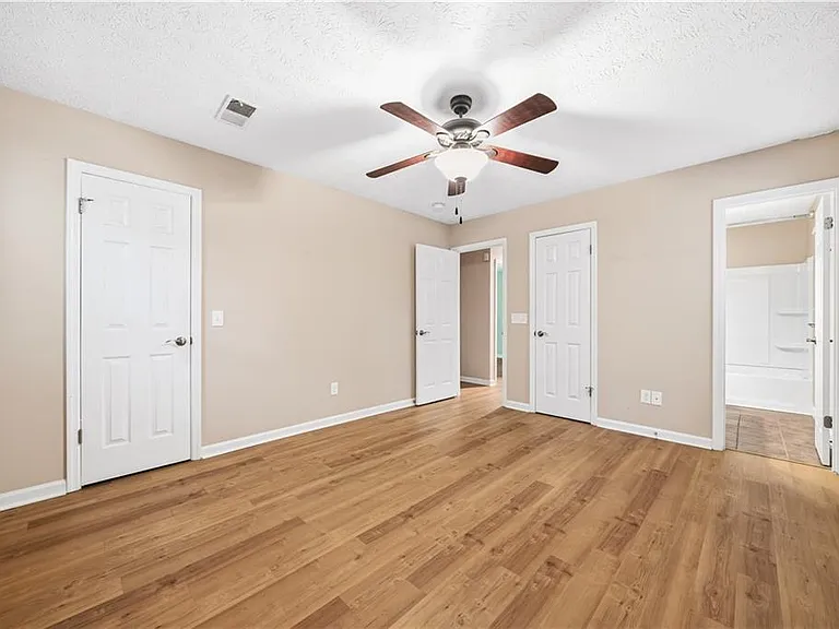 3773 Memorial Pkwy NW — Photo 19