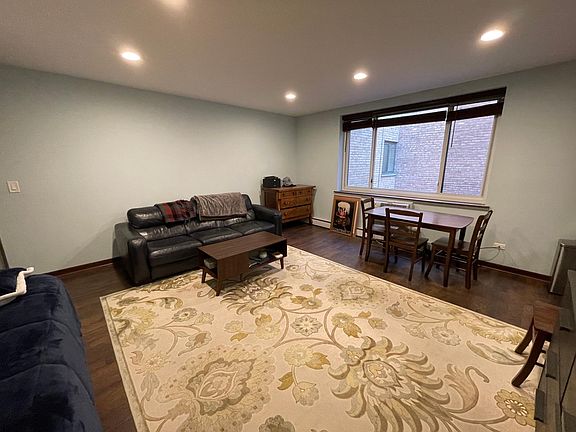 3rd image of 515 W Wrightwood Ave APT 304