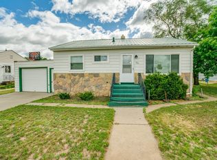 210 F St S, Glen Ullin, ND 58631