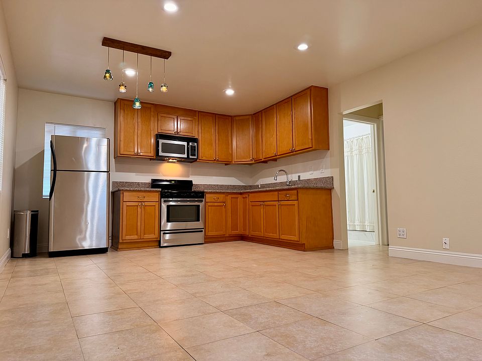 1st image of 6200 Prospect Ave #B